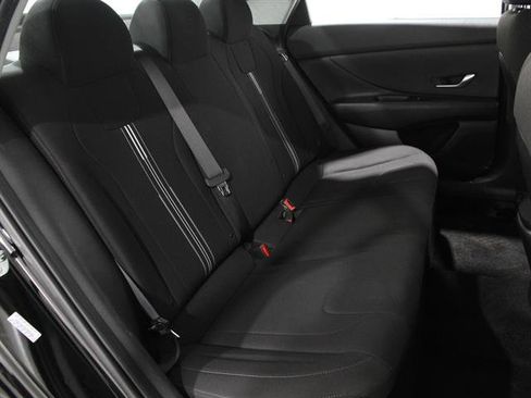 Used 2021 Hyundai Elantra SEL image 16