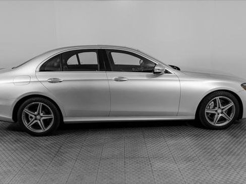 Used 2017 Mercedes-Benz E 300 4MATIC image 9
