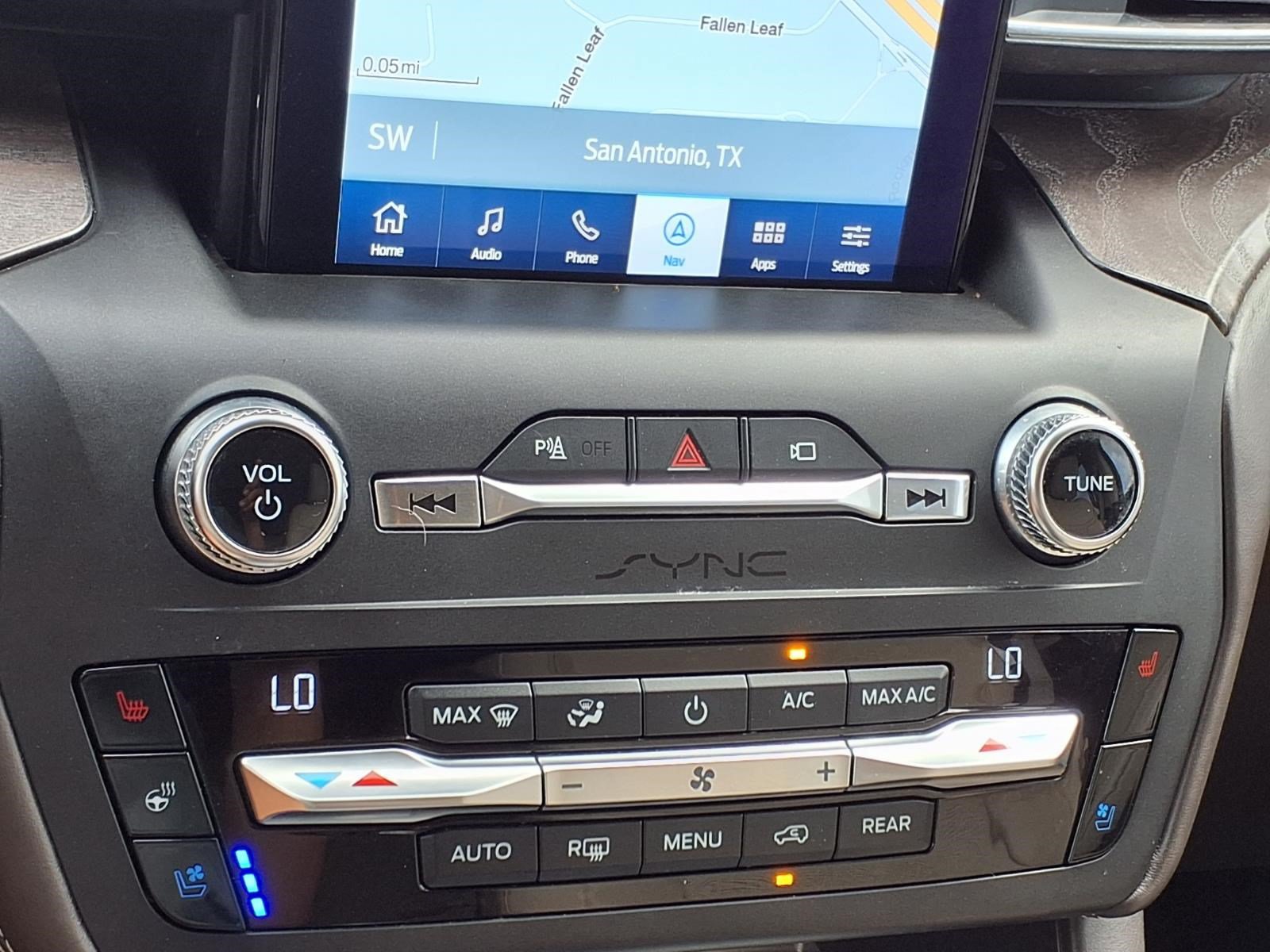 Certified 2020 Ford Explorer Platinum w/ Premium Technology Package AWD/4WD image 18