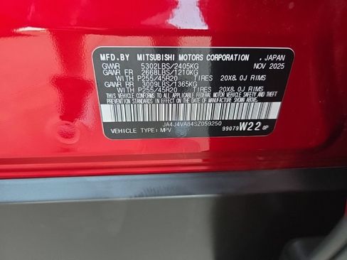 Used 2025 Mitsubishi Outlander AWD image 3