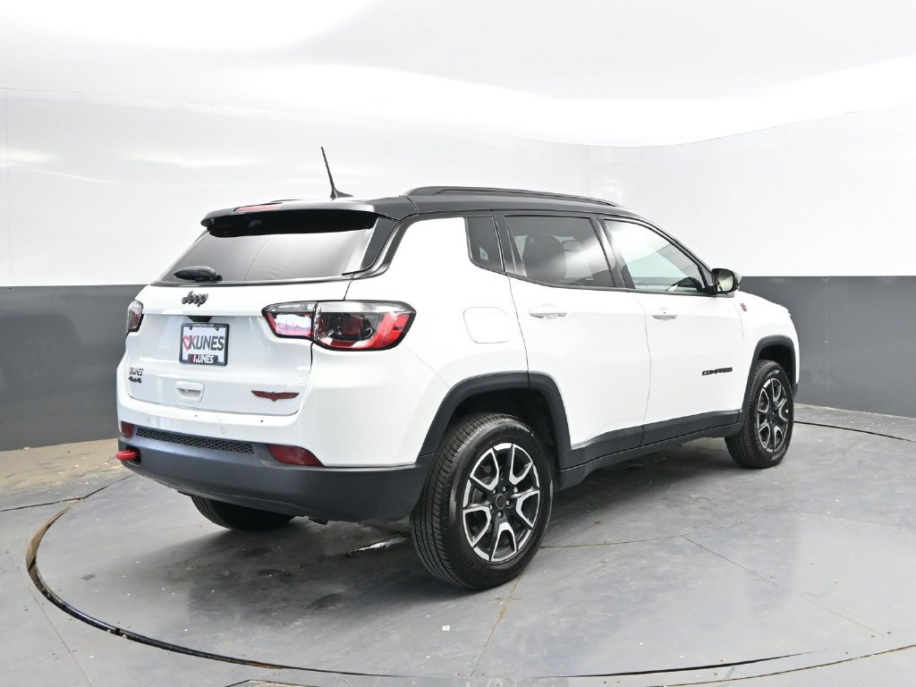 Used 2025 Jeep Compass Trailhawk AWD/4WD image 7