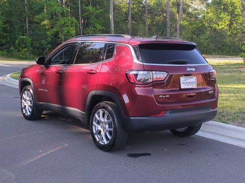 Used 2022 Jeep Compass Latitude AWD/4WD image 11