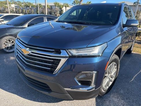 Used 2023 Chevrolet Traverse LT image 1