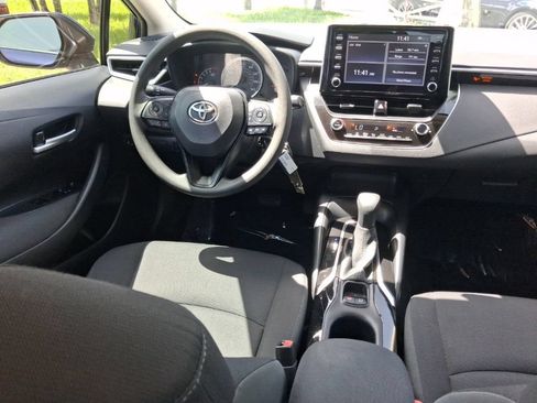 Used 2020 Toyota Corolla LE FWD image 9