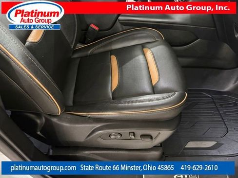 Used 2022 GMC Yukon XL AT4 image 41