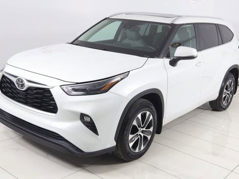 Used 2023 Toyota Highlander XLE image 24