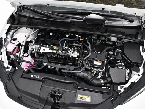 Used 2024 Toyota Prius XLE image 6