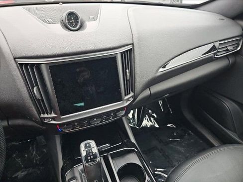 Used 2022 Maserati Levante GT AWD/4WD image 7