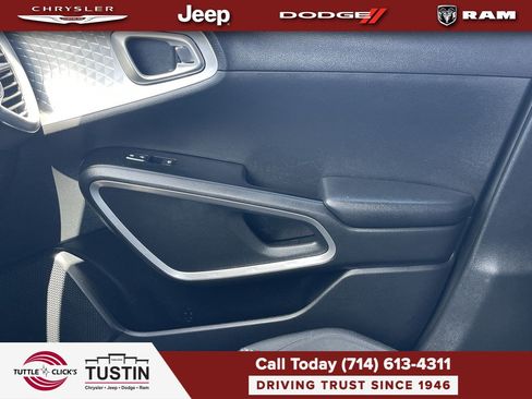 Used 2025 Kia Soul LX w/ LX Technology Package FWD image 23