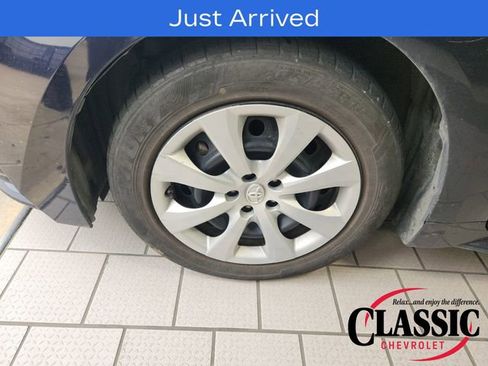 Used 2022 Toyota Corolla LE FWD image 11