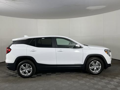 Used 2023 GMC Terrain SLE image 5