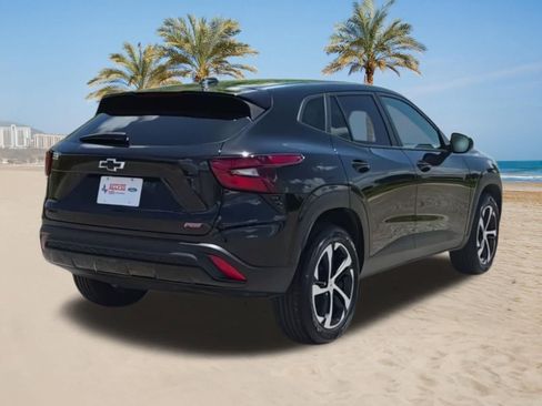 Used 2025 Chevrolet Trax RS FWD image 8