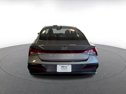 Used 2025 Hyundai Elantra Limited image 11