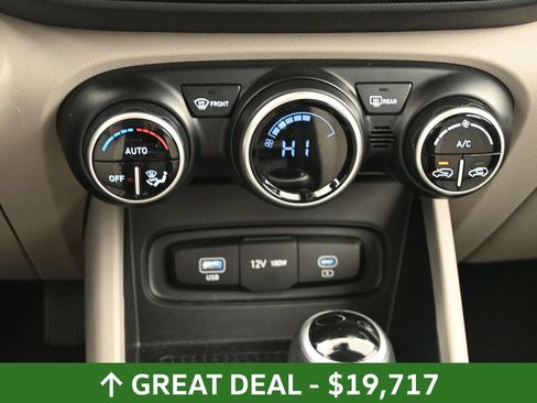 Used 2025 Hyundai Venue SEL FWD image 41