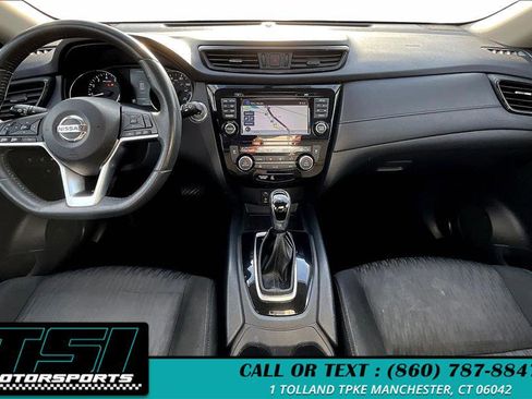Used 2017 Nissan Rogue SV w/ SV Premium Package image 16