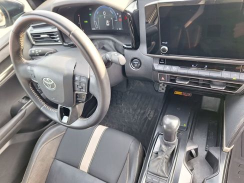 Used 2025 Toyota Camry SE w/ Convenience Package image 28