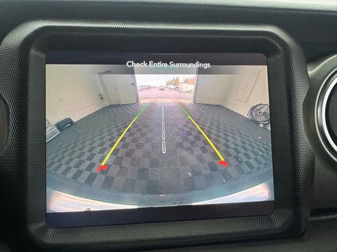 Used 2020 Jeep Wrangler Unlimited Sahara w/ Uconnect 4C Nav & Sound Group image 4