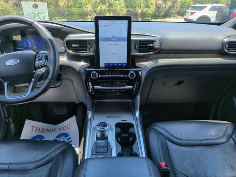 Used 2022 Ford Explorer Platinum w/ Equipment Group 601A AWD/4WD image 16