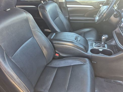 Used 2018 Toyota Highlander XLE image 18