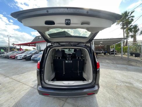 Used 2020 Chrysler Voyager Lxi FWD image 10