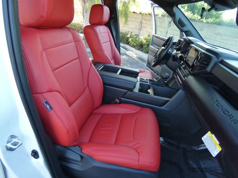 Used 2025 Toyota Tundra SR image 33