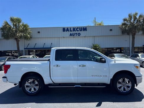 Used 2018 Nissan Titan SV w/ SV Convenience Package image 1