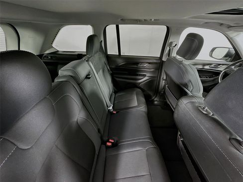 Used 2023 Jeep Grand Cherokee Laredo w/ Luxury Tech Group I image 27