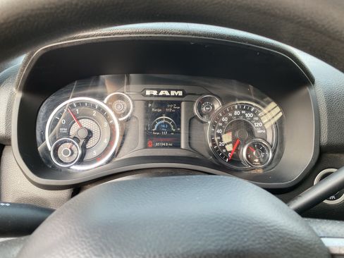Used 2022 RAM 3500 Tradesman w/ Chrome Appearance Group AWD/4WD image 16