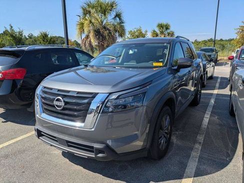 Certified 2025 Nissan Pathfinder SV FWD image 4