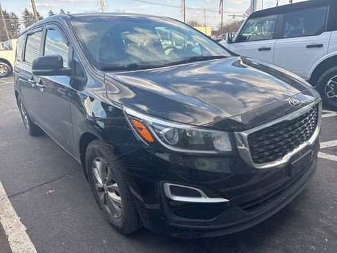 Used 2021 Kia Sedona LX image 3