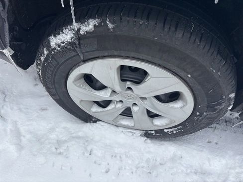 Used 2019 Toyota RAV4 LE image 9