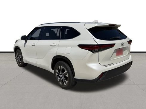 Used 2021 Toyota Highlander XLE FWD image 7