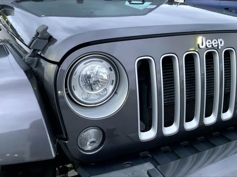 Used 2017 Jeep Wrangler Unlimited Sahara w/ Max Tow Package AWD/4WD image 27