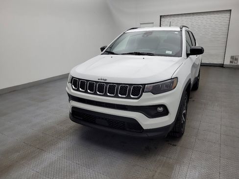 Used 2024 Jeep Compass Latitude image 15