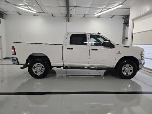 Used 2024 RAM 2500 Tradesman w/ Chrome Appearance Group AWD/4WD image 10