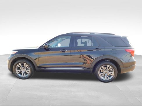 Used 2023 Ford Explorer XLT w/ Equipment Group 202A AWD/4WD image 9