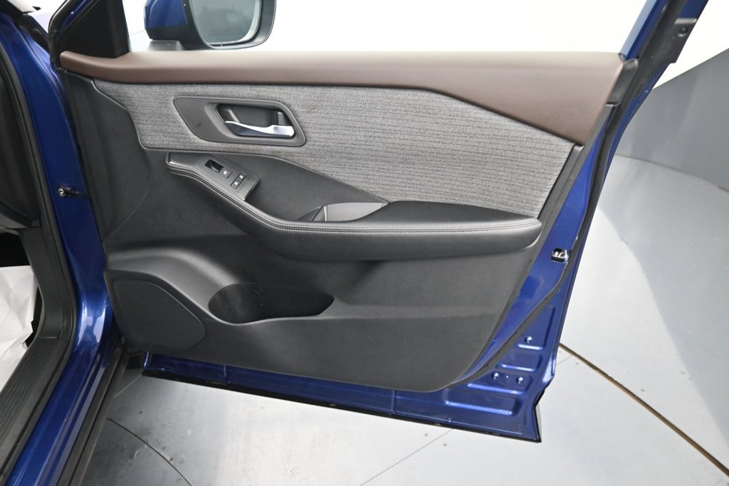 Used 2023 Nissan Rogue SV AWD/4WD image 12