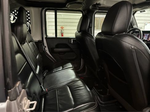 Used 2018 Jeep Wrangler Unlimited Sahara w/ Dual Top Group AWD/4WD image 31