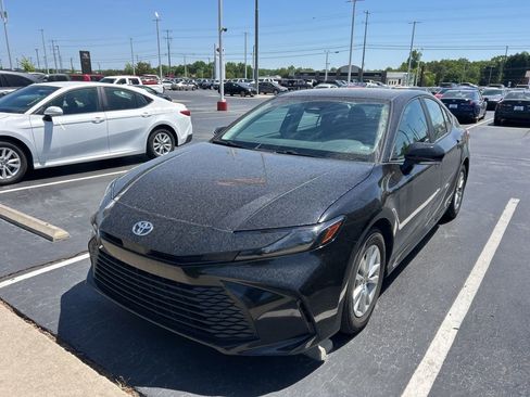 Used 2025 Toyota Camry LE image 10