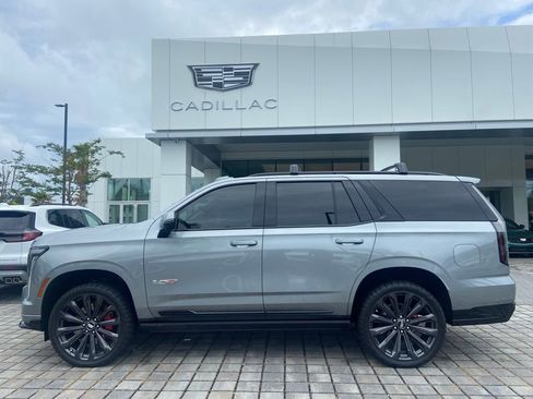 Used 2025 Cadillac Escalade V AWD/4WD image 1