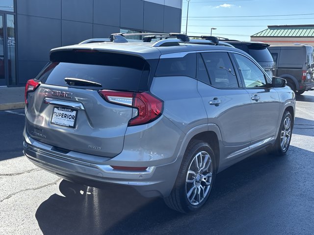 Used 2024 GMC Terrain Denali w/ Denali Premium Package AWD/4WD image 3