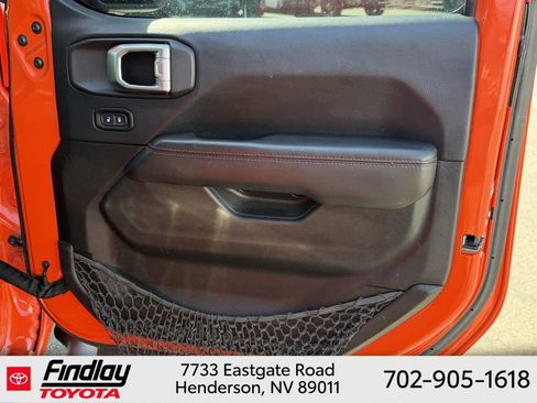 Used 2018 Jeep Wrangler Unlimited Rubicon w/ Dual Top Group AWD/4WD image 16