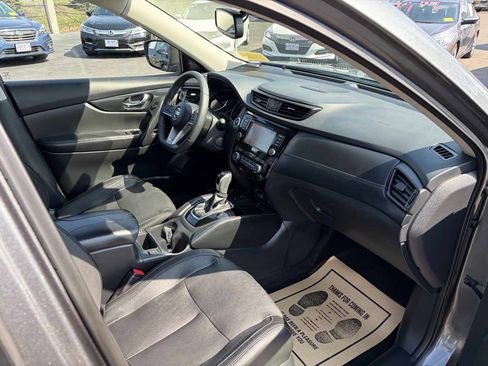 Used 2019 Nissan Rogue SL w/ Premium Package image 30