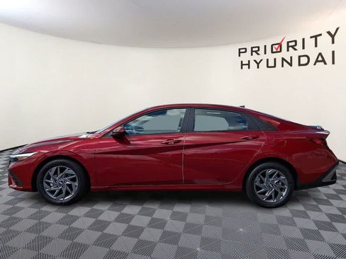 Used 2024 Hyundai Elantra SEL FWD image 7