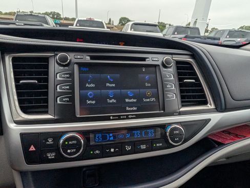 Used 2017 Toyota Highlander Plus AWD/4WD image 32