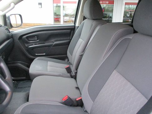 Used 2023 Nissan Titan S AWD/4WD image 17
