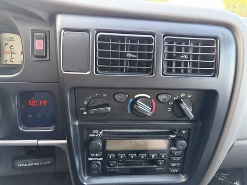 Used 2004 Toyota Tacoma PreRunner RWD image 17