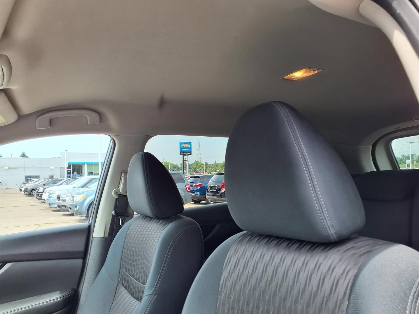 Used 2018 Nissan Rogue SV AWD/4WD image 18