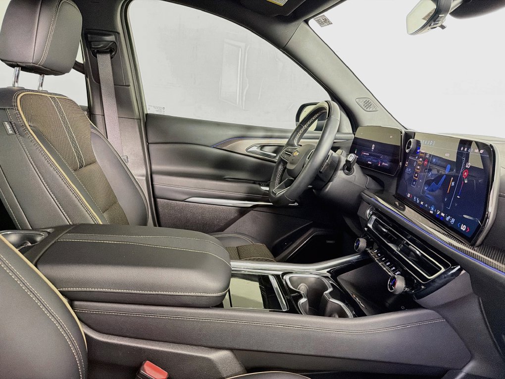 Used 2025 Chevrolet Traverse High Country FWD image 36