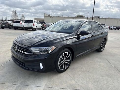 Used 2024 Volkswagen Jetta Sport image 5